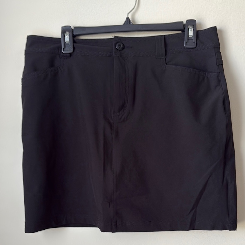 Eddie Bauer Women’s Black Skort size 10